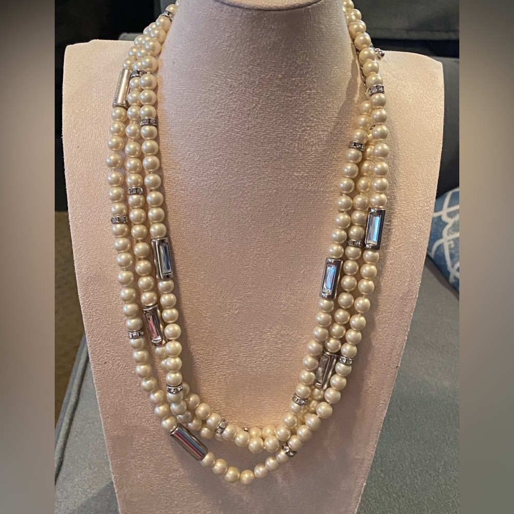 Elegant Faux Pearl Necklace with Silver Accents